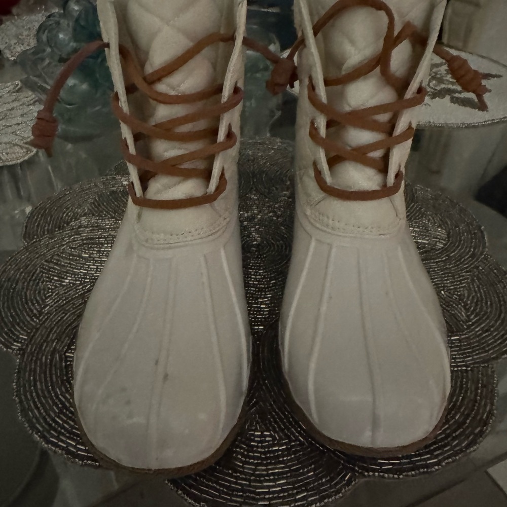 Olivia Miller White Quilted Winter Boots